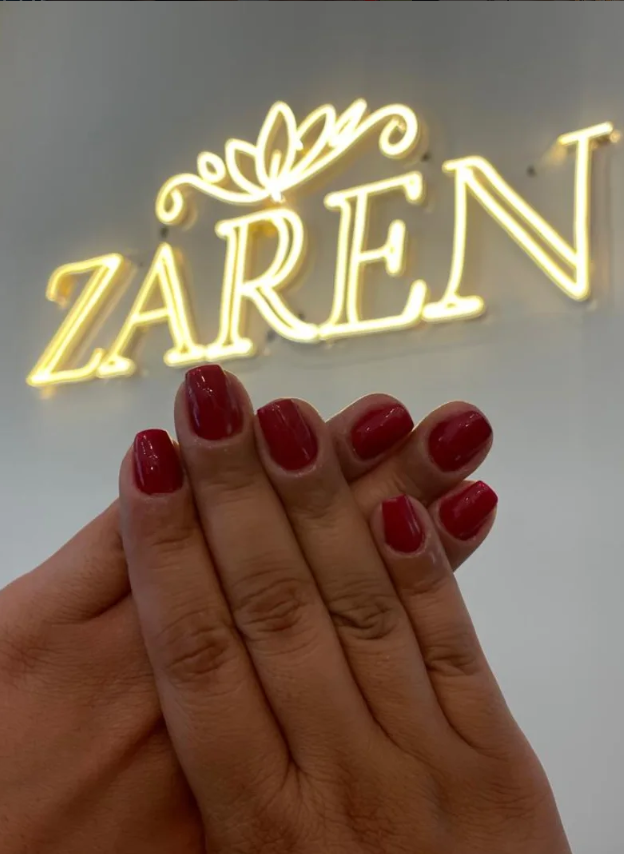 Detalle de uñas cuidadas